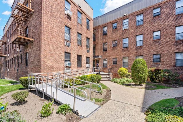 21519 48th Avenue 2E, Oakland Gardens, NY 11364