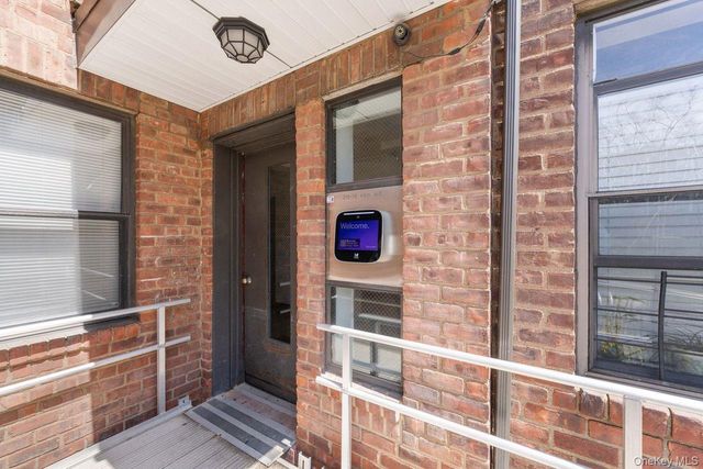 21519 48th Avenue 2E, Oakland Gardens, NY 11364