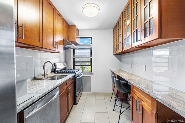 21519 48th Avenue 2E, Oakland Gardens, NY 11364