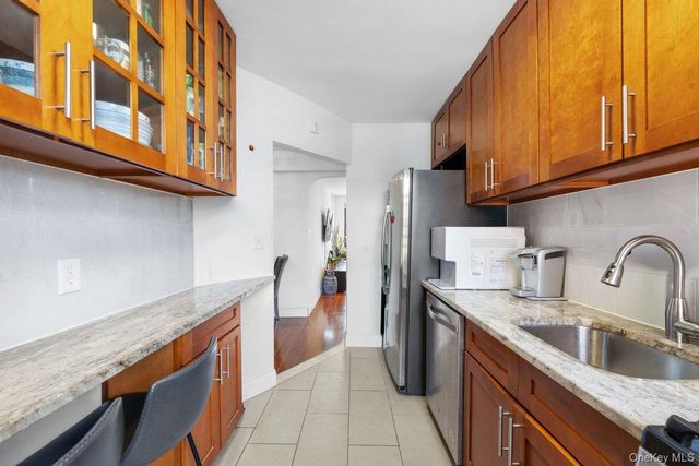 21519 48th Avenue 2E, Oakland Gardens, NY 11364