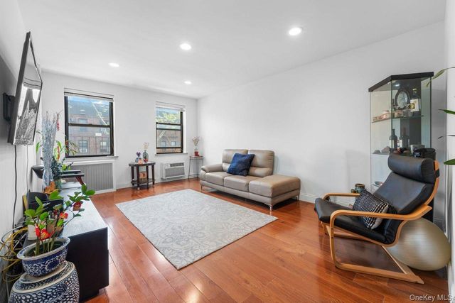 21519 48th Avenue 2E, Oakland Gardens, NY 11364