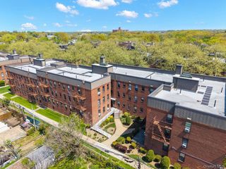 21519 48th Avenue 2E, Oakland Gardens, NY 11364