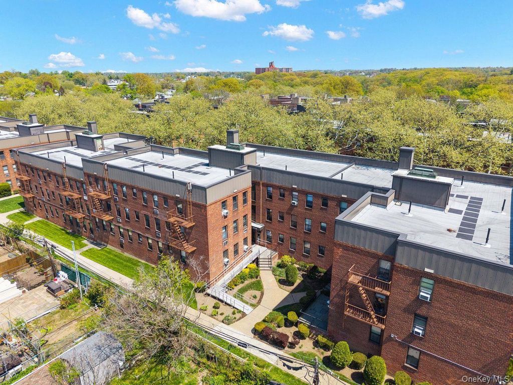 21519 48th Avenue 2E, Oakland Gardens, NY 11364