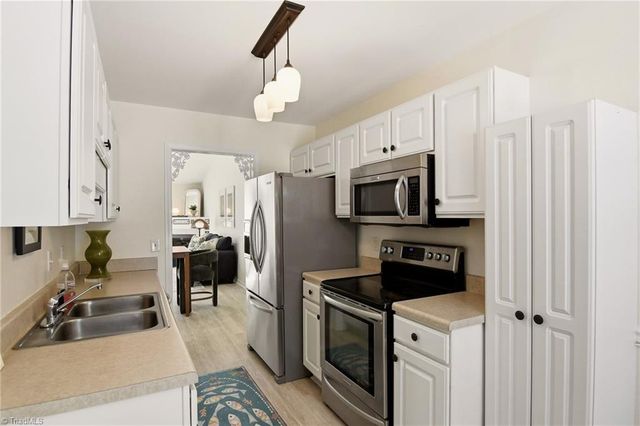 2140 Weststone Road 140, Clemmons, NC 27012
