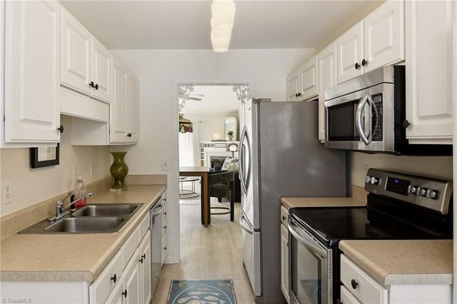 2140 Weststone Road 140, Clemmons, NC 27012