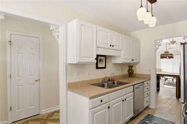 2140 Weststone Road 140, Clemmons, NC 27012