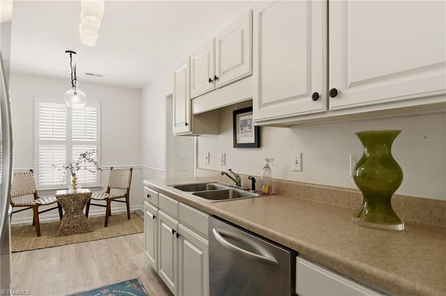 2140 Weststone Road 140, Clemmons, NC 27012