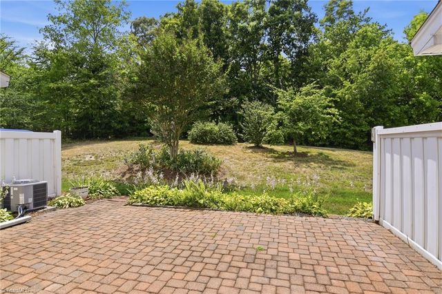2140 Weststone Road 140, Clemmons, NC 27012