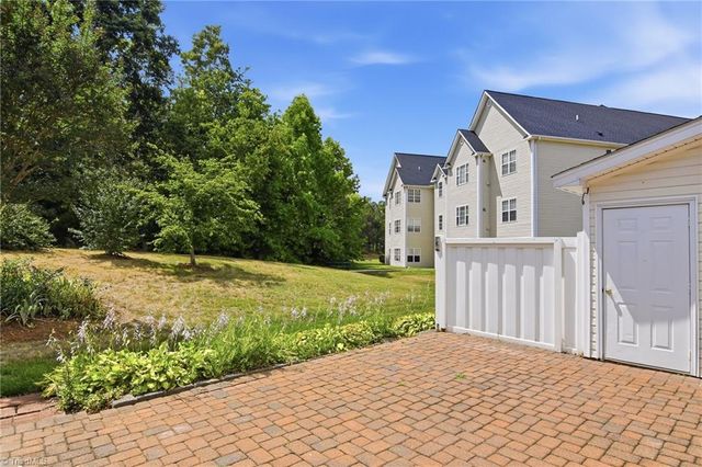 2140 Weststone Road 140, Clemmons, NC 27012