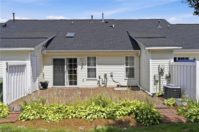 2140 Weststone Road 140, Clemmons, NC 27012