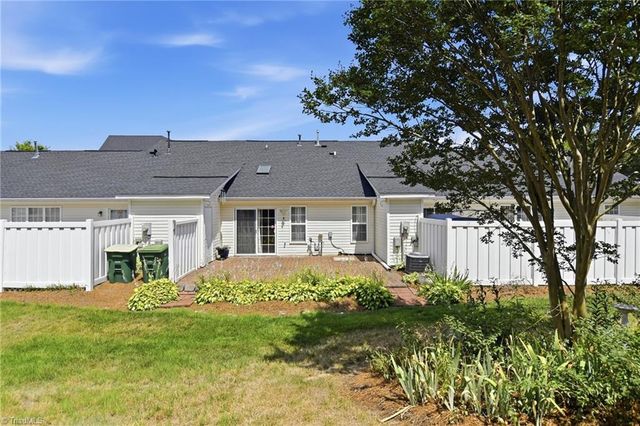 2140 Weststone Road 140, Clemmons, NC 27012
