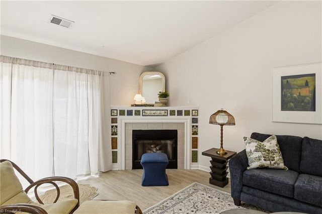 2140 Weststone Road 140, Clemmons, NC 27012