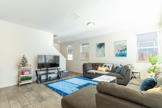 3742 Longford Way, Clovis, CA 93619