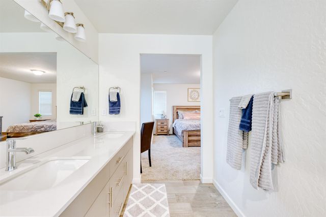 3742 Longford Way, Clovis, CA 93619