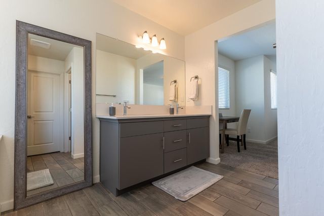 3742 Longford Way, Clovis, CA 93619