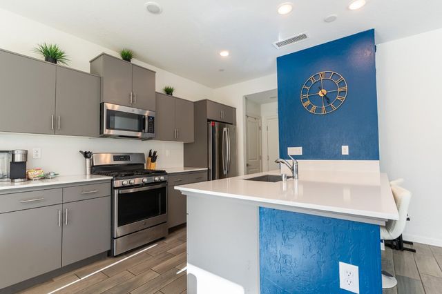 3742 Longford Way, Clovis, CA 93619