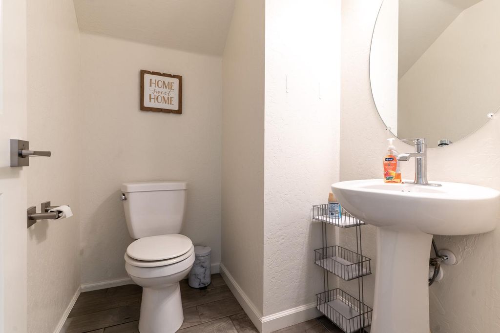 Image 13 of property listing at 3742 Longford Way, Clovis, CA 93619