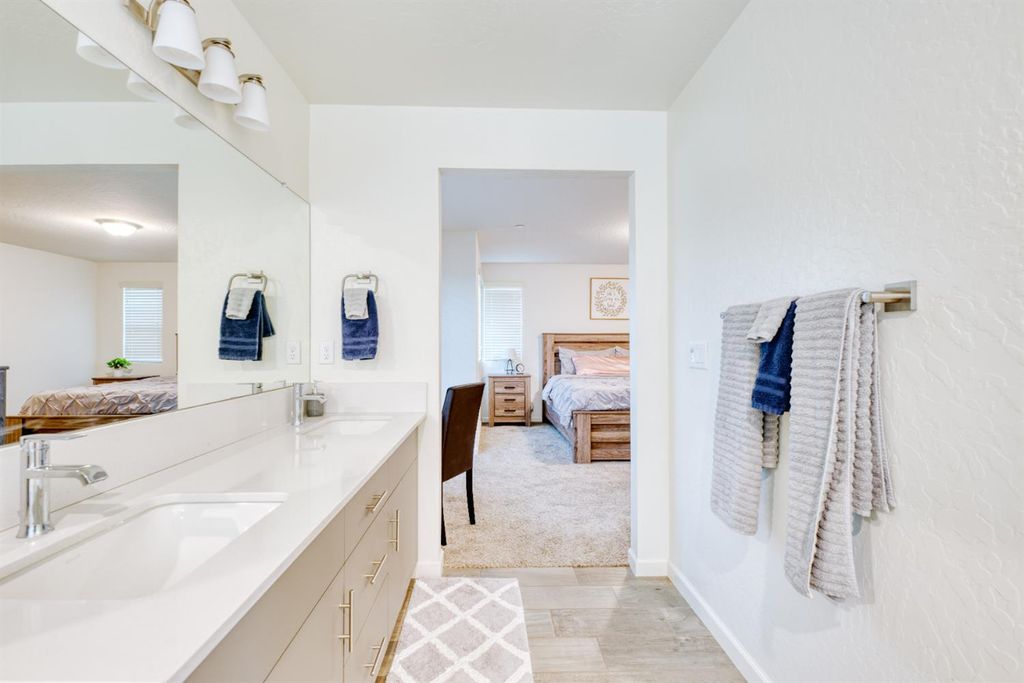 Image 23 of property listing at 3742 Longford Way, Clovis, CA 93619