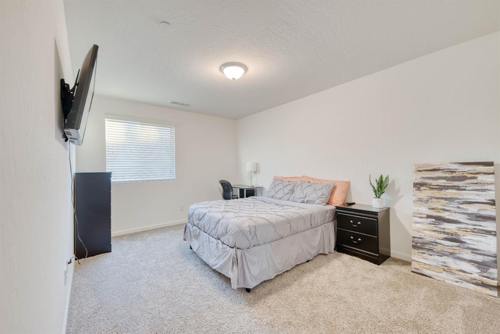 Image 28 of property listing at 3742 Longford Way, Clovis, CA 93619