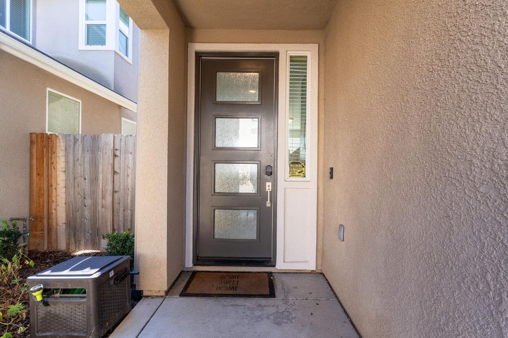 Image 3 of property listing at 3742 Longford Way, Clovis, CA 93619