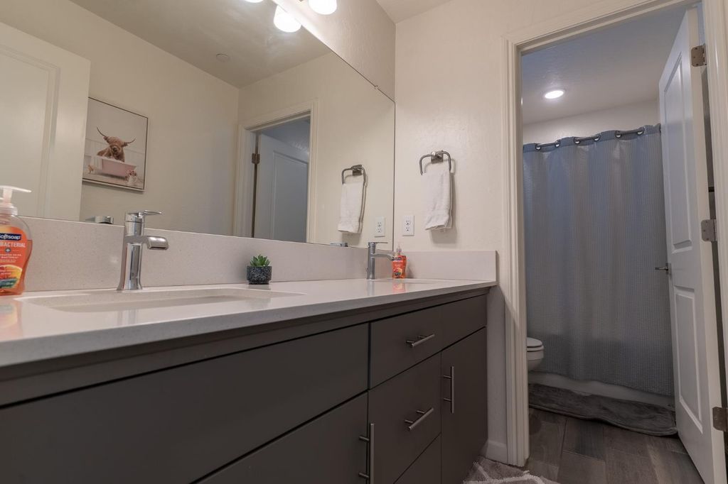 Image 30 of property listing at 3742 Longford Way, Clovis, CA 93619