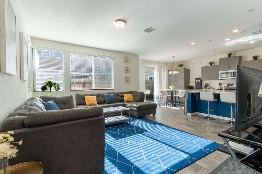 Image 6 of property listing at 3742 Longford Way, Clovis, CA 93619