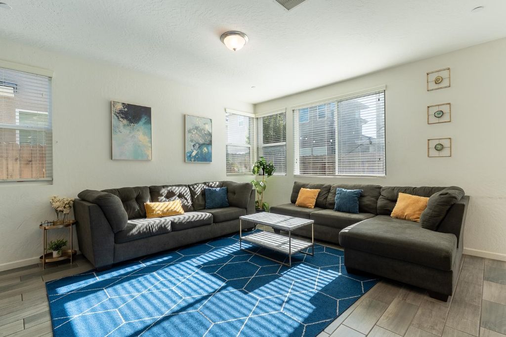 Image 7 of property listing at 3742 Longford Way, Clovis, CA 93619