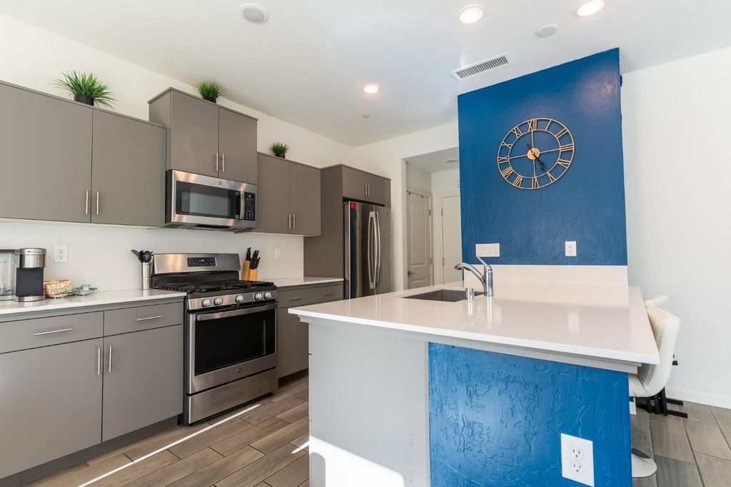 Image 9 of property listing at 3742 Longford Way, Clovis, CA 93619