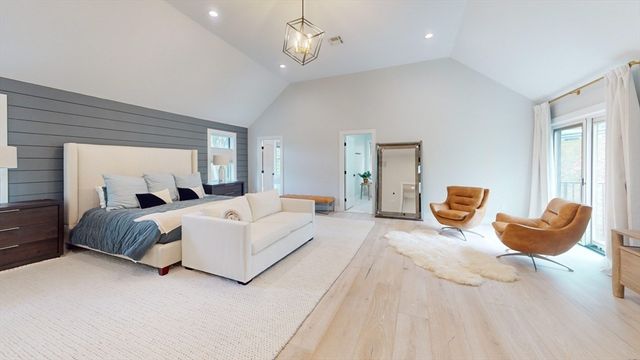 4 Lincoln Ct, Medfield, MA 02052