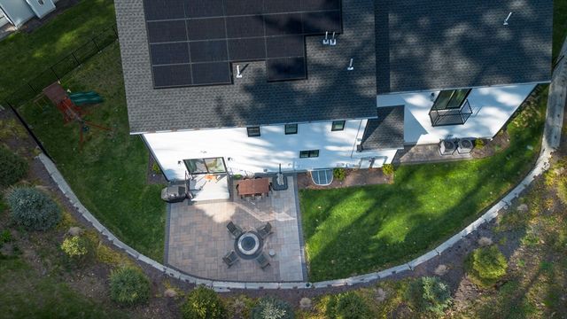 4 Lincoln Ct, Medfield, MA 02052