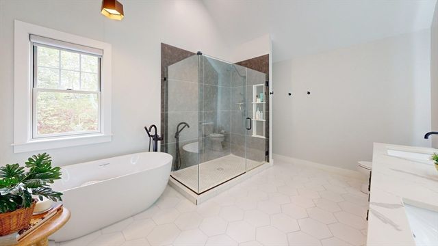 4 Lincoln Ct, Medfield, MA 02052