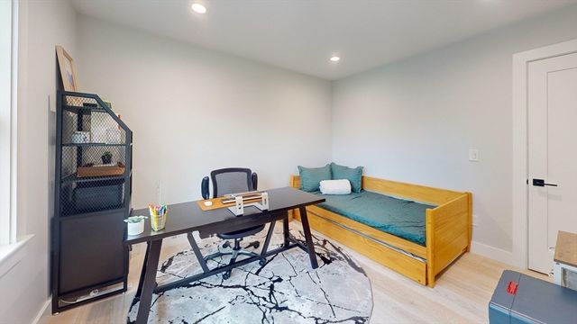 4 Lincoln Ct, Medfield, MA 02052
