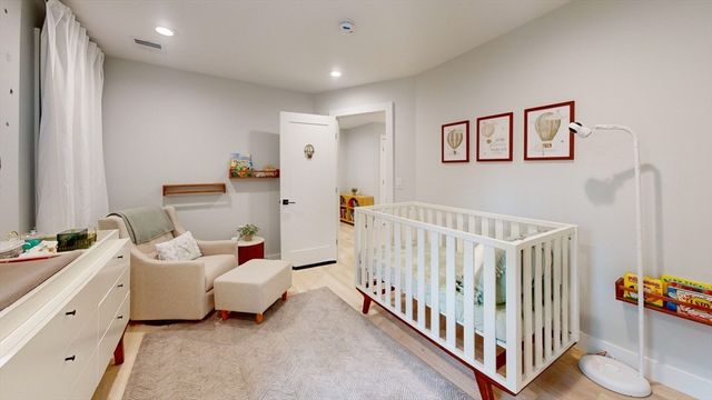 4 Lincoln Ct, Medfield, MA 02052