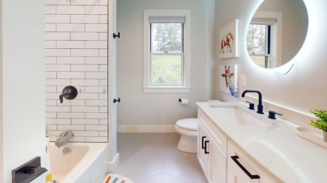 4 Lincoln Ct, Medfield, MA 02052