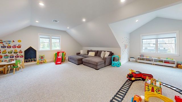 4 Lincoln Ct, Medfield, MA 02052