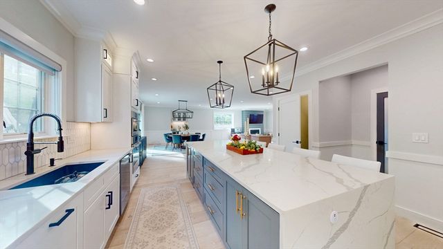 4 Lincoln Ct, Medfield, MA 02052