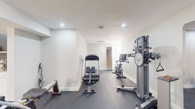 4 Lincoln Ct, Medfield, MA 02052