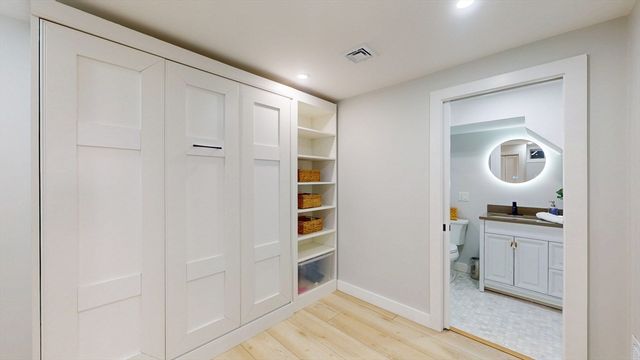 4 Lincoln Ct, Medfield, MA 02052