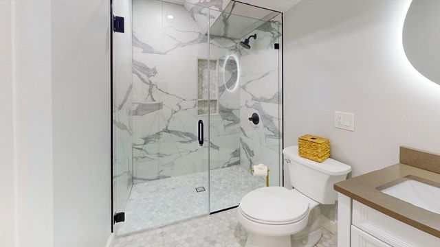 4 Lincoln Ct, Medfield, MA 02052