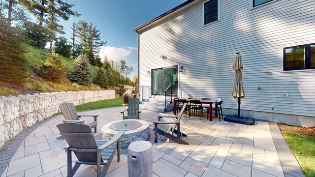 4 Lincoln Ct, Medfield, MA 02052