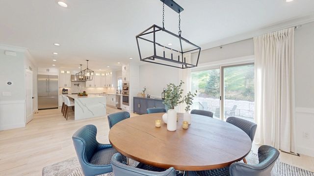4 Lincoln Ct, Medfield, MA 02052