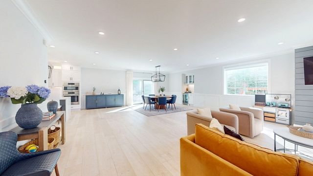 4 Lincoln Ct, Medfield, MA 02052