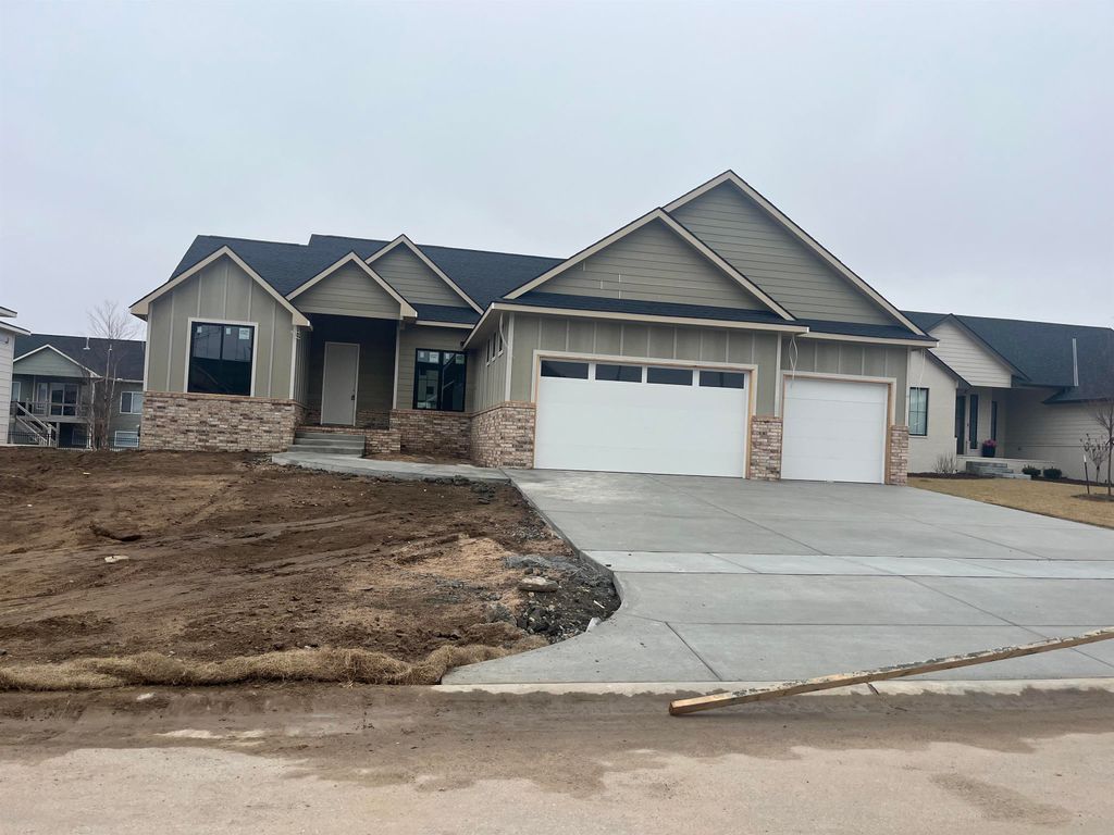 4989 N Emerald Ct, Maize, KS 67101