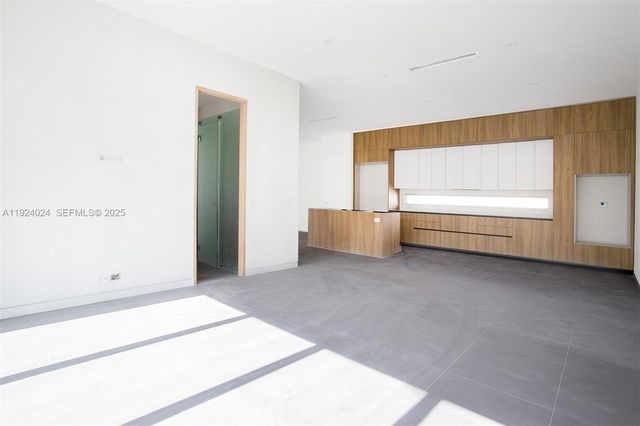 1105 SW 22nd Ter, Miami, FL 33129