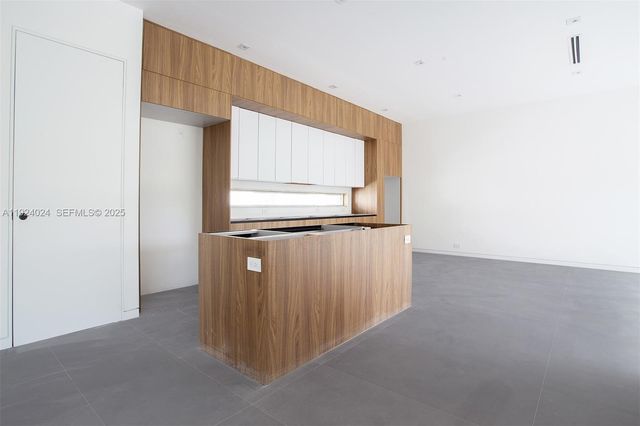 1105 SW 22nd Ter, Miami, FL 33129