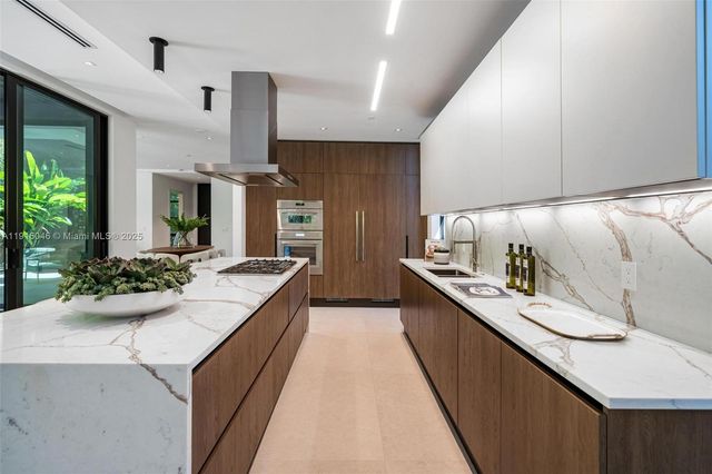 3670 Avocado Ave, Miami, FL 33133