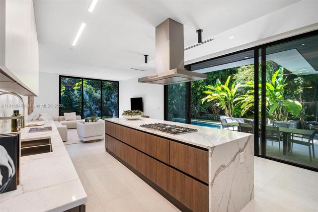 3670 Avocado Ave, Miami, FL 33133