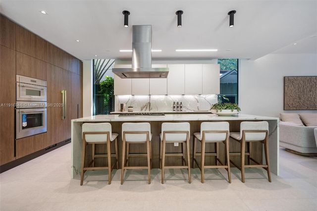 3670 Avocado Ave, Miami, FL 33133