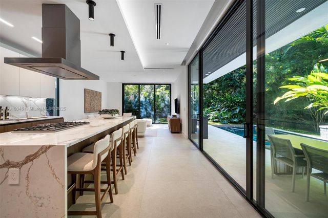 3670 Avocado Ave, Miami, FL 33133