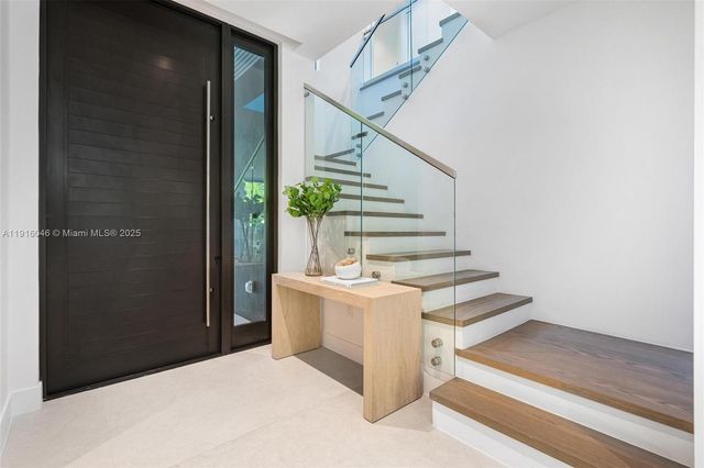 3670 Avocado Ave, Miami, FL 33133